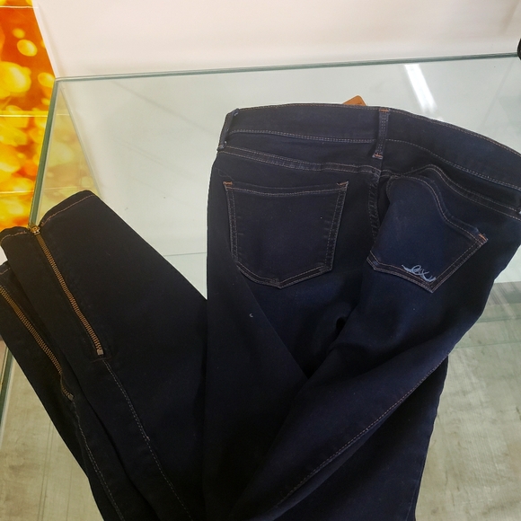 Used - Picture 3 of 3